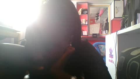 ashyneil_ online show from June 15, 1:25 pm