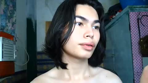 asian_babyboi online show from June 8, 1:28 am