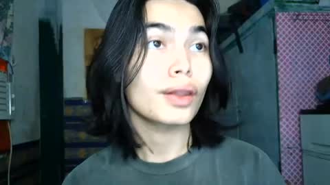 asian_babyboi online show from July 14, 4:39 am