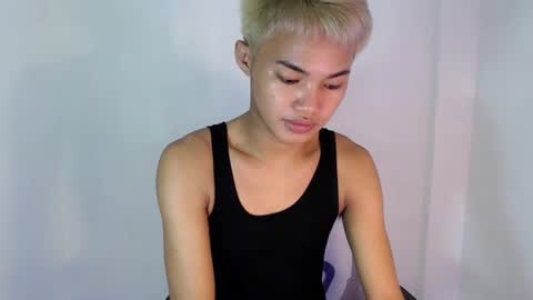 asian_lover05 online show from July 18, 11:18 pm