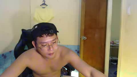 asian_walker online show from May 25, 12:55 pm