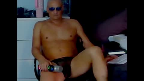 askil8802 online show from May 12, 7:39 am
