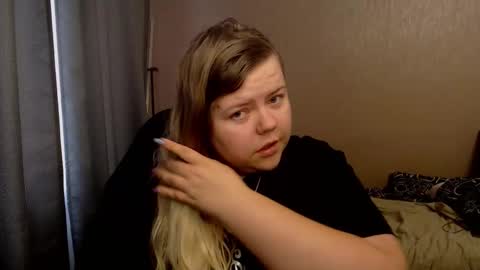 Snapshot of asmitkeyn chatting on October 10, 9:04 am AsmiTKeyn online show from October 10, 9:04 am