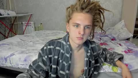 Snapshot of asphalt_surfer chatting on October 19, 10:31 am asphalt surfer online show from October 19, 10:31 am