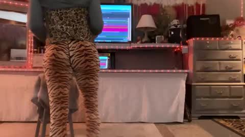 SIR WILLIAM online show from February 22, 7:56 am