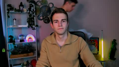 astren online show from April 7, 6:04 am