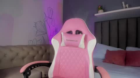 Atenea online show from November 25, 7:45 pm