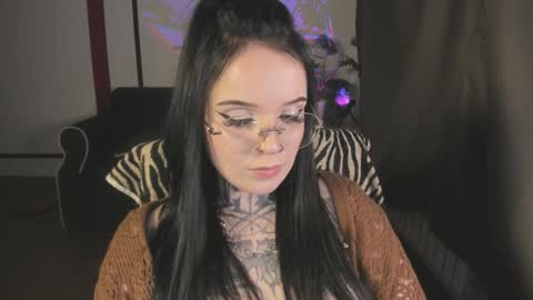 online every day between 10am-23pm online show from October 14, 3:04 pm