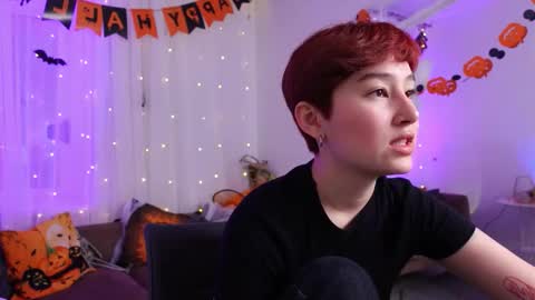 Snapshot of audreyalright chatting on October 27, 6:57 am Audrey online show from October 27, 6:57 am