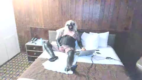 Dodge001 online show from December 31, 4:04 pm