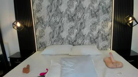 Aura online show from October 31, 3:40 am