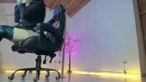 aura online show from March 11, 7:57 am