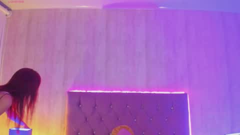 Snapshot of aurora_bellmont chatting on October 24, 4:35 am Aurora online show from October 24, 4:35 am