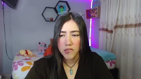 Snapshot of aurora_shy_ chatting on February 18, 8:14 pm Aurora  online show from February 18, 8:14 pm