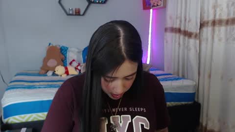 Snapshot of aurora_shy_ chatting on December 18, 1:05 am Aurora  online show from December 18, 1:05 am