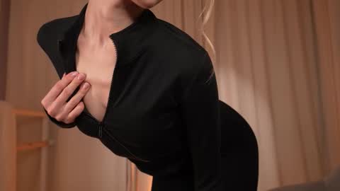 Aurora online show from December 1, 6:55 am