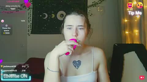 Aurora online show from December 25, 8:28 pm