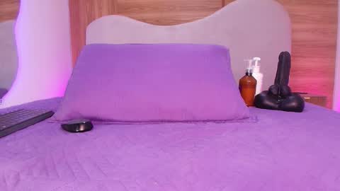 auroraa_miller online show from February 28, 3:43 am