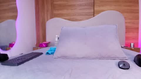 auroraa_miller online show from May 13, 3:05 am
