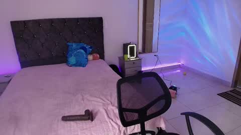 Snapshot of aurorafiore chatting on September 12, 3:41 am Aurora online show from September 12, 3:41 am