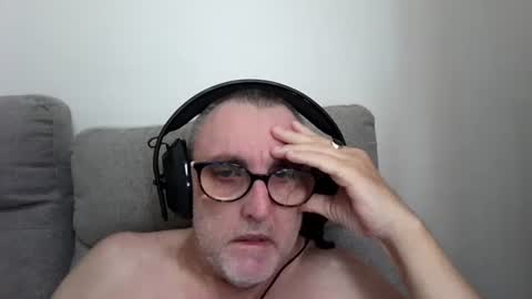 aussie_ozzie online show from May 17, 12:42 am