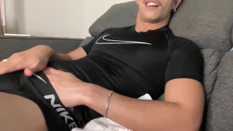 aussietwunkboy online show from January 18, 4:26 am