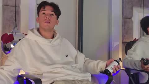 austinreeds online show from April 2, 1:51 pm