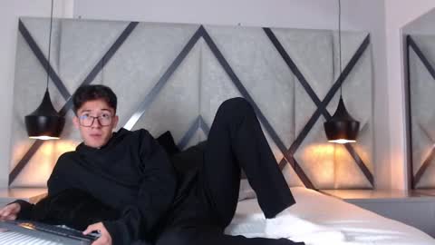 austinreeds online show from October 4, 12:03 pm