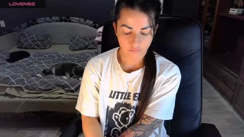 Ava online show from January 23, 12:30 pm