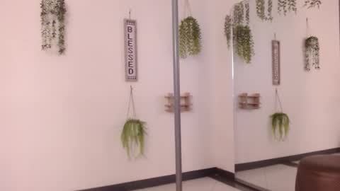 Ava  online show from February 13, 8:01 pm