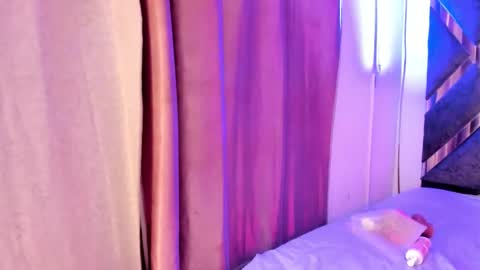 Snapshot of ava_wilde chatting on September 21, 8:24 pm Ava Wilde online show from September 21, 8:24 pm