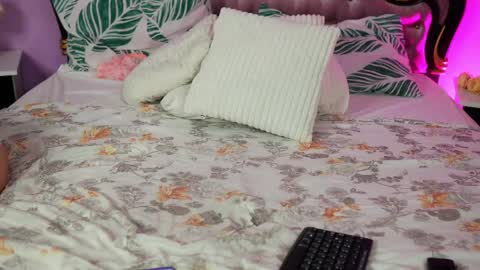 avaaaddamss online show from April 21, 9:05 am