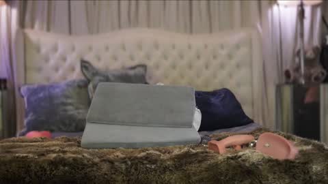 AvalonnFoxx online show from December 29, 6:35 am