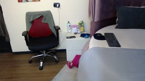 avaryd online show from May 5, 3:13 am