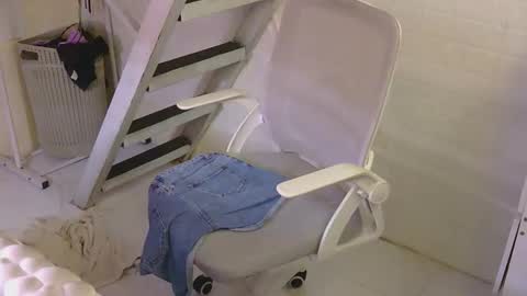 Rhian online show from April 16, 1:49 am