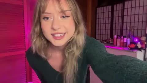 Avery  online show from November 6, 1:52 am