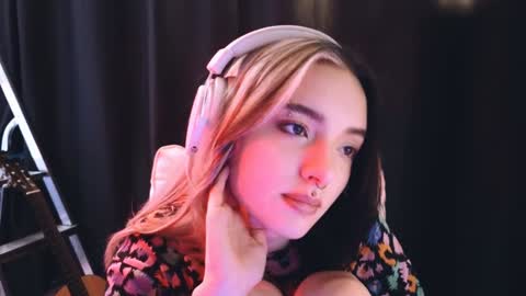 Avriel online show from February 6, 5:25 am