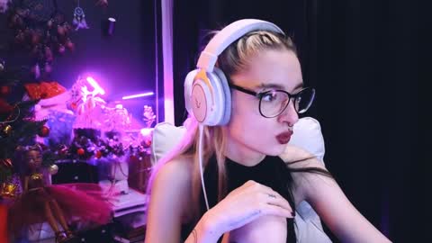 Avriel online show from January 13, 12:09 am