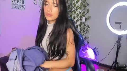 avi_thomsonn online show from November 24, 7:45 pm