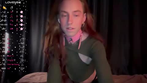 avril_pearly_ online show from October 9, 11:15 am