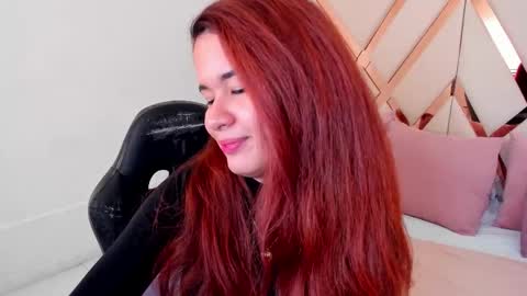 Avril  online show from February 3, 11:58 am