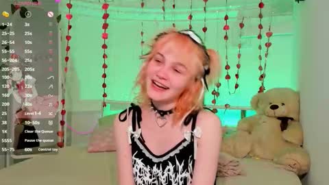 Awi online show from November 30, 9:00 pm