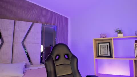 axel_grey_ online show from July 3, 12:43 pm