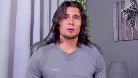 Snapshot of axel_owen chatting on March 4, 9:43 pm Axel online show from March 4, 9:43 pm