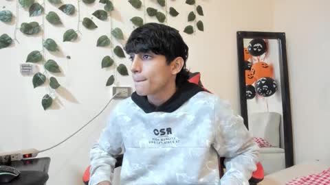 axel_rosse2 online show from November 3, 11:50 pm