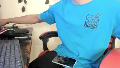 axel_rosse2 online show from November 23, 9:57 pm