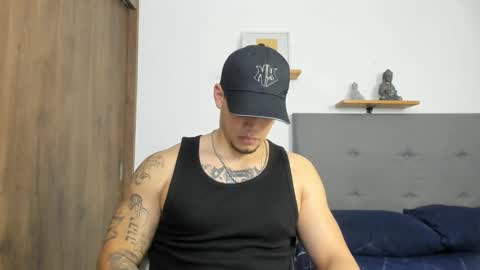 INDEPENDENT MODEL  online show from October 20, 6:40 am