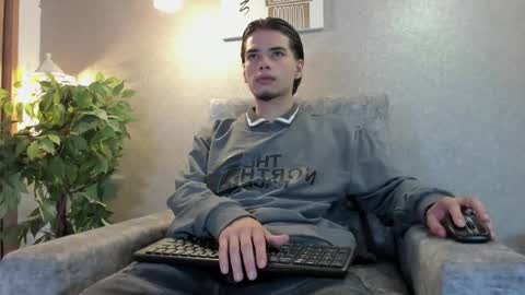 axel  online show from January 13, 11:29 am