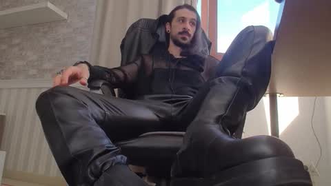 AxelColton online show from October 17, 10:30 am