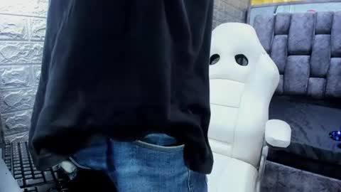 Axell Cross2 online show from February 26, 2:30 am